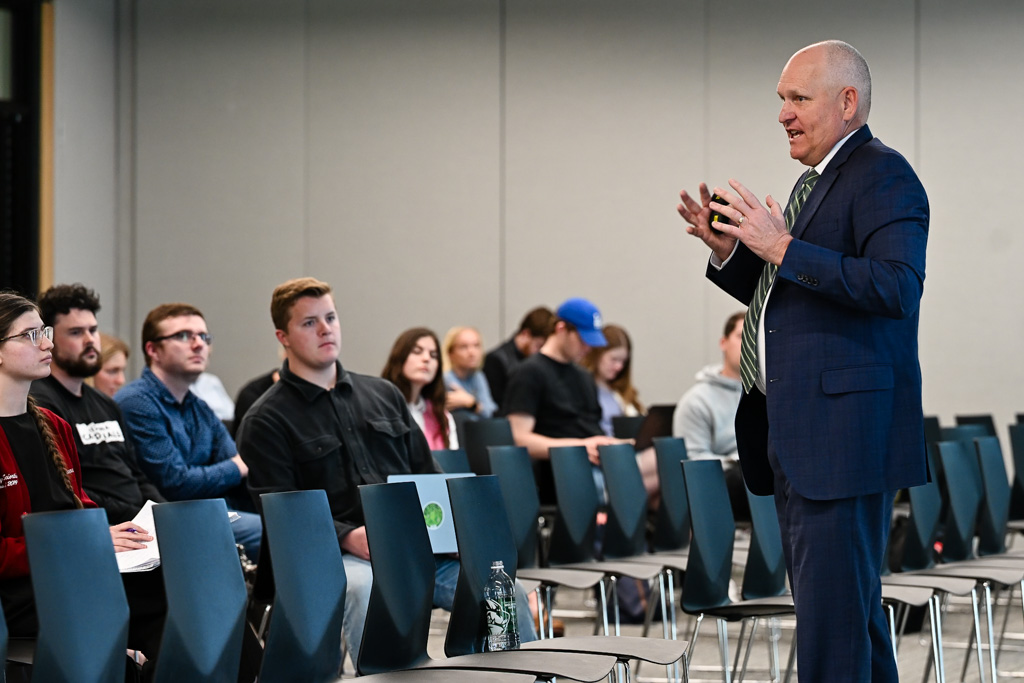 Visible Hand presentation (presenter with students)