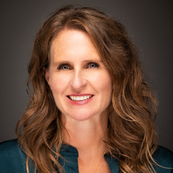 professional headshot of stephanie carter