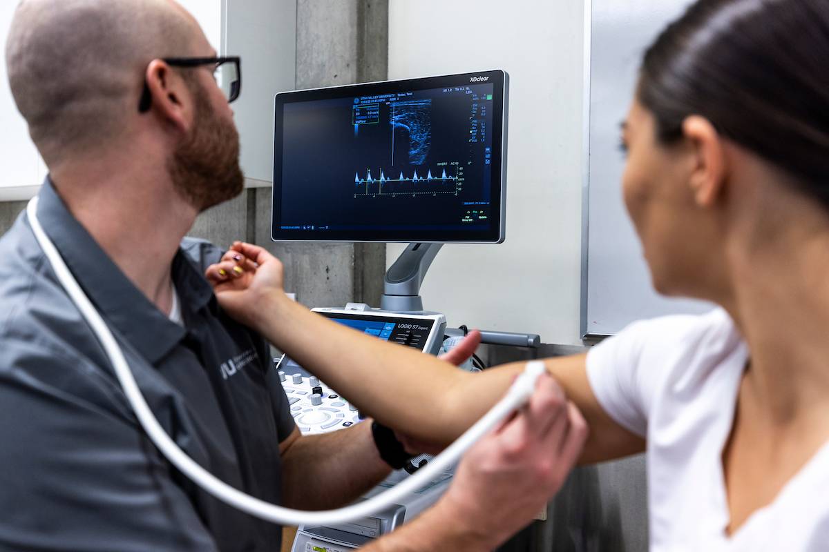 学生s running medical tests