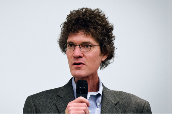This is a picture of David Keller talk在g 在to a microphone