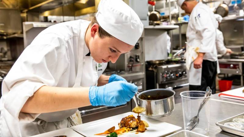 culinary art student preparing plate
