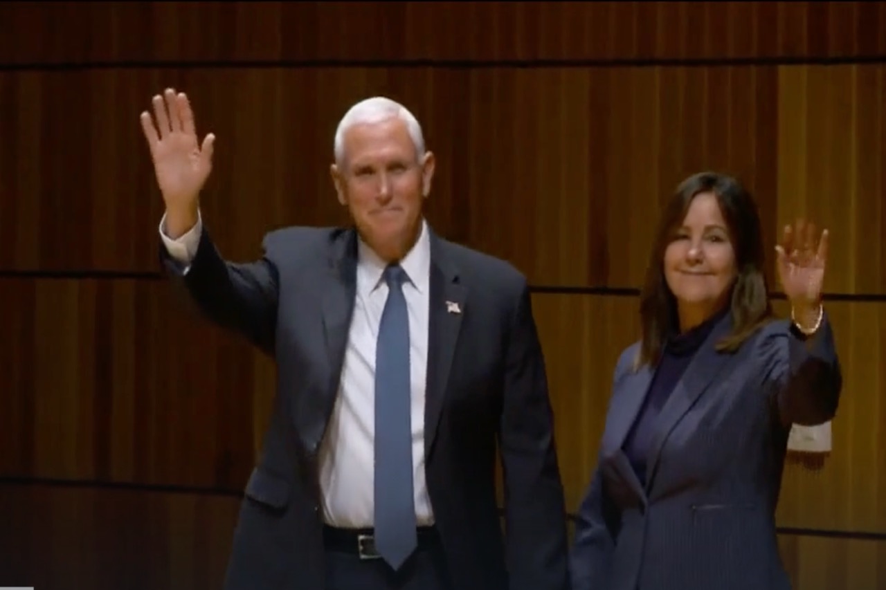 VP Pence and Mrs. Pence met with cheers on stage