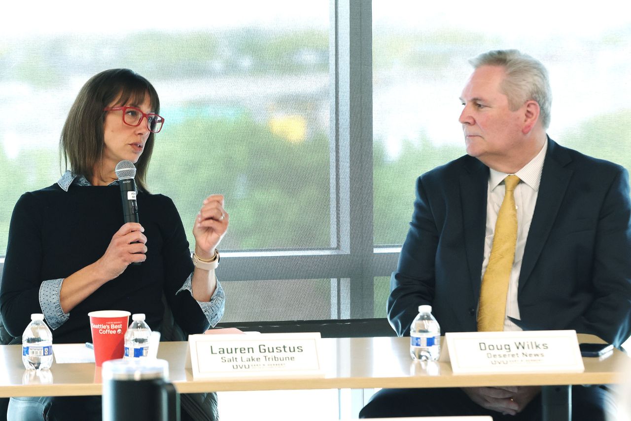 Lauren Gustus, Salt Lake Tribune executive editor, and Doug Wilks, 犹他州的别名新闻 executive editor, speak as panelists during the Sutherland Institute Election Trust Forum at 犹他谷大学 in Orem on Tuesday, 2024年5月7日. | Jeffrey D. Allred, 犹他州的别名新闻