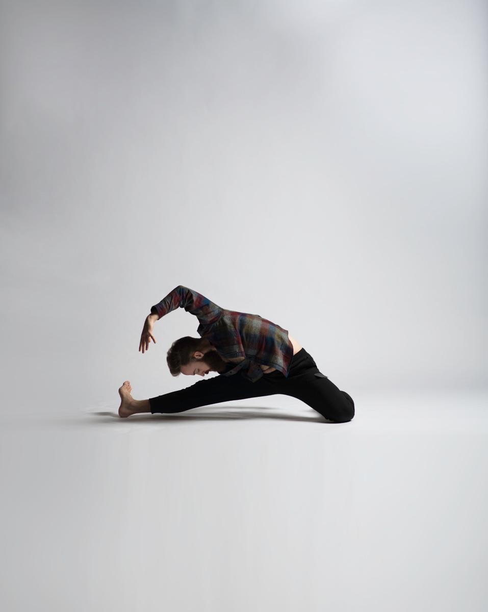 dancer from 当代舞蹈团