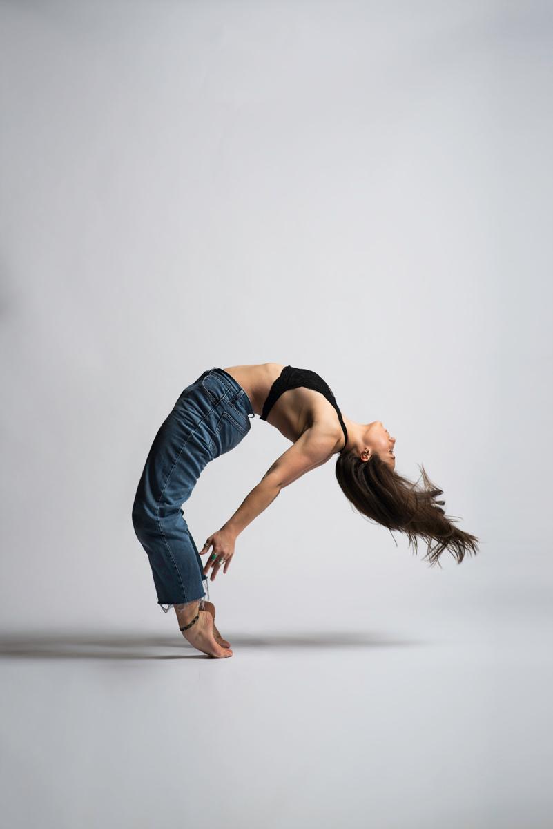 dancer from 当代舞蹈团