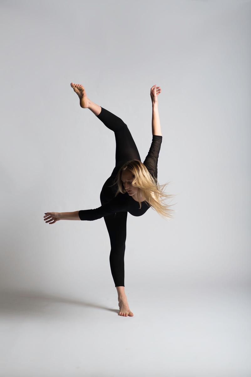 dancer from 当代舞蹈团