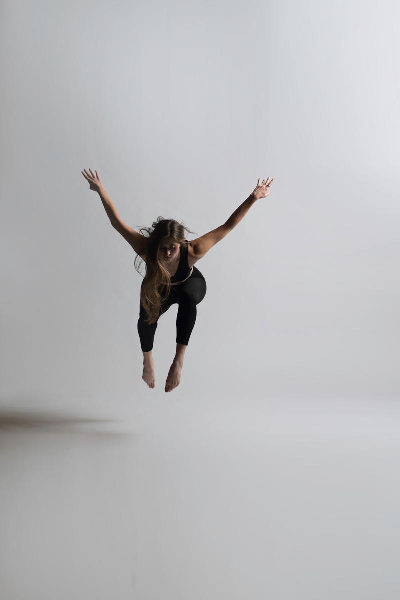 dancer from 当代舞蹈团