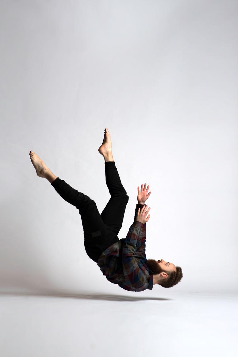 dancer from 当代舞蹈团