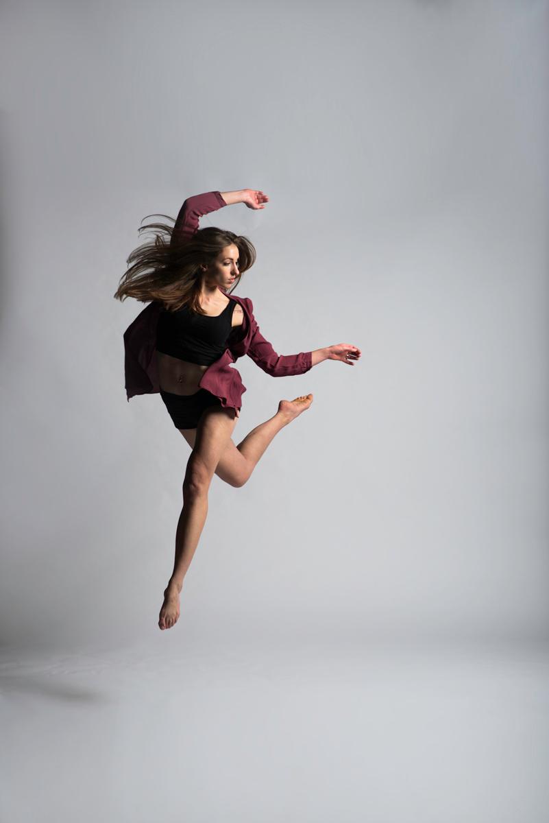 dancer from 当代舞蹈团