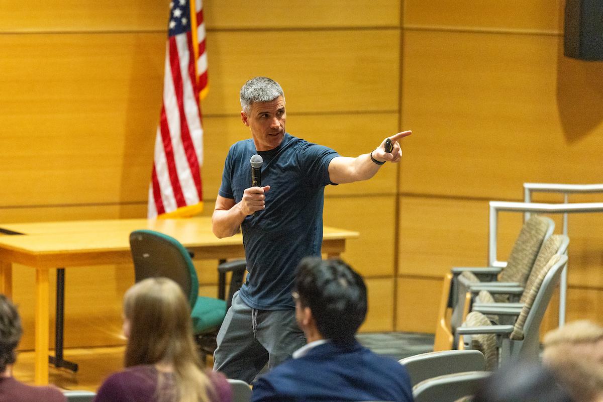 keynote speaker 亚当·西德维尔 pointing towards the audience