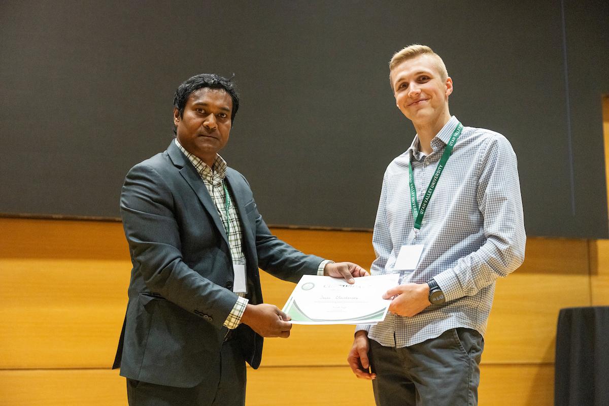 UVU professor 细哔叽Sajal posing with award recipient