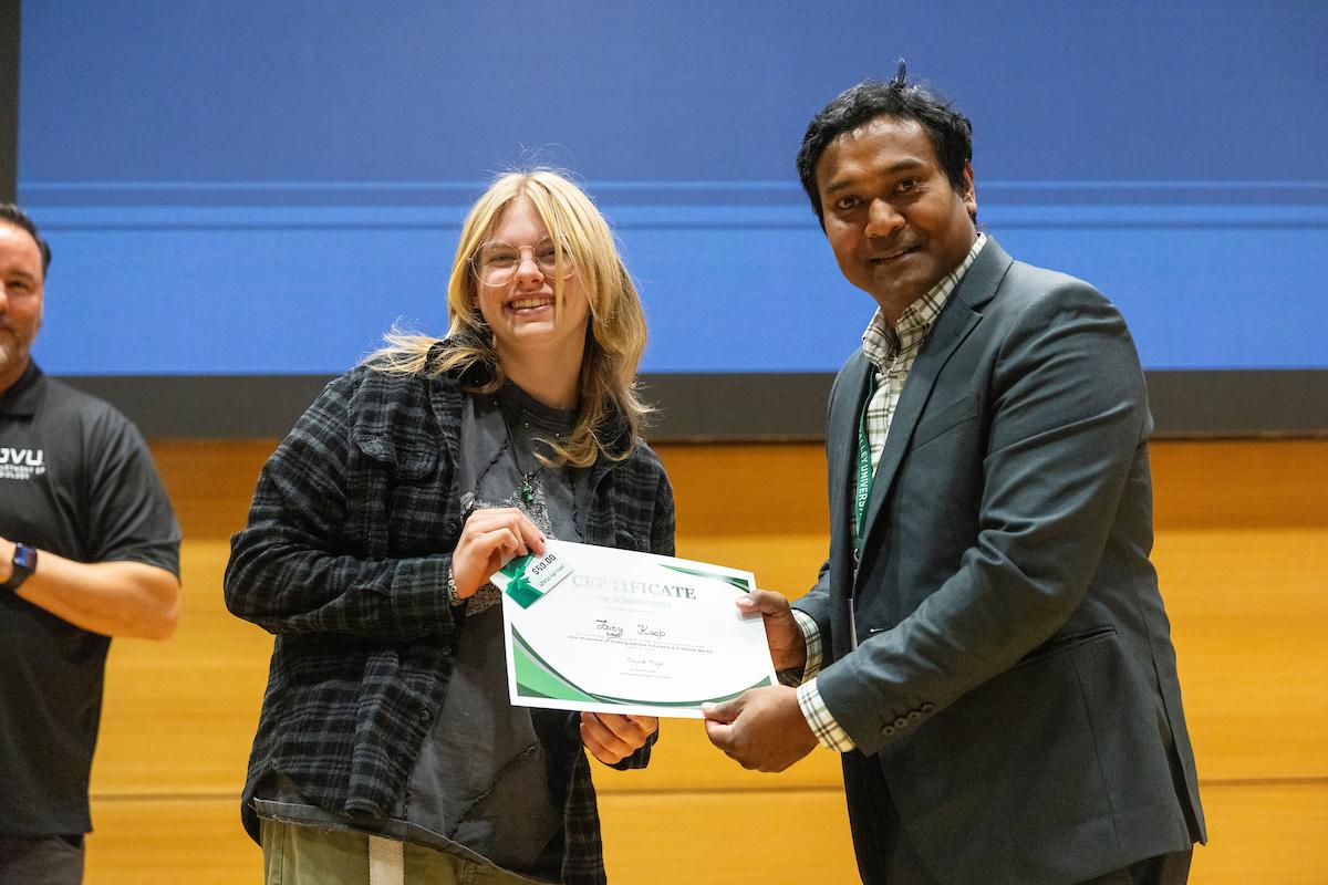 UVU professor 细哔叽Sajal posing with award recipient