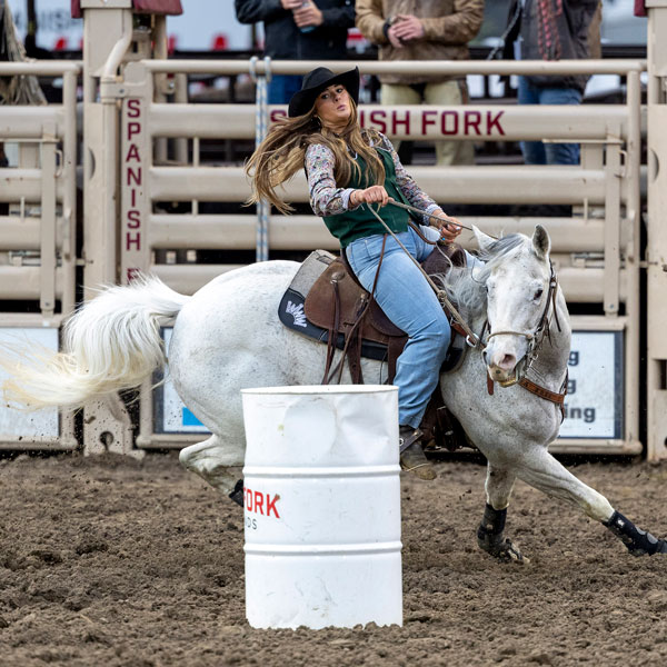 UVU牛仔竞技队 member barrel racing