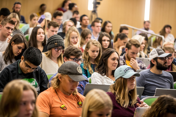 学生s at a lecture