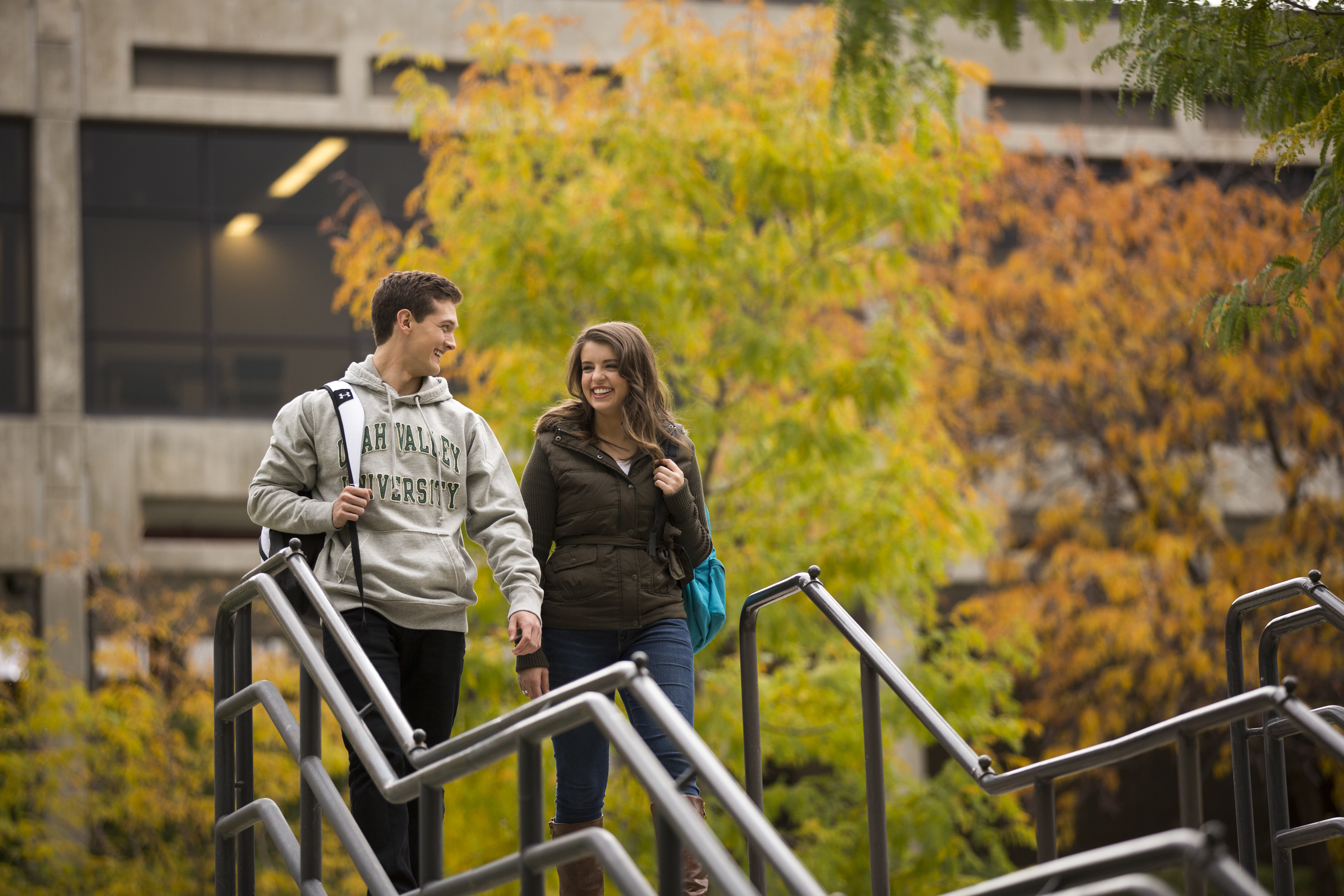 2 students walking outside uvu